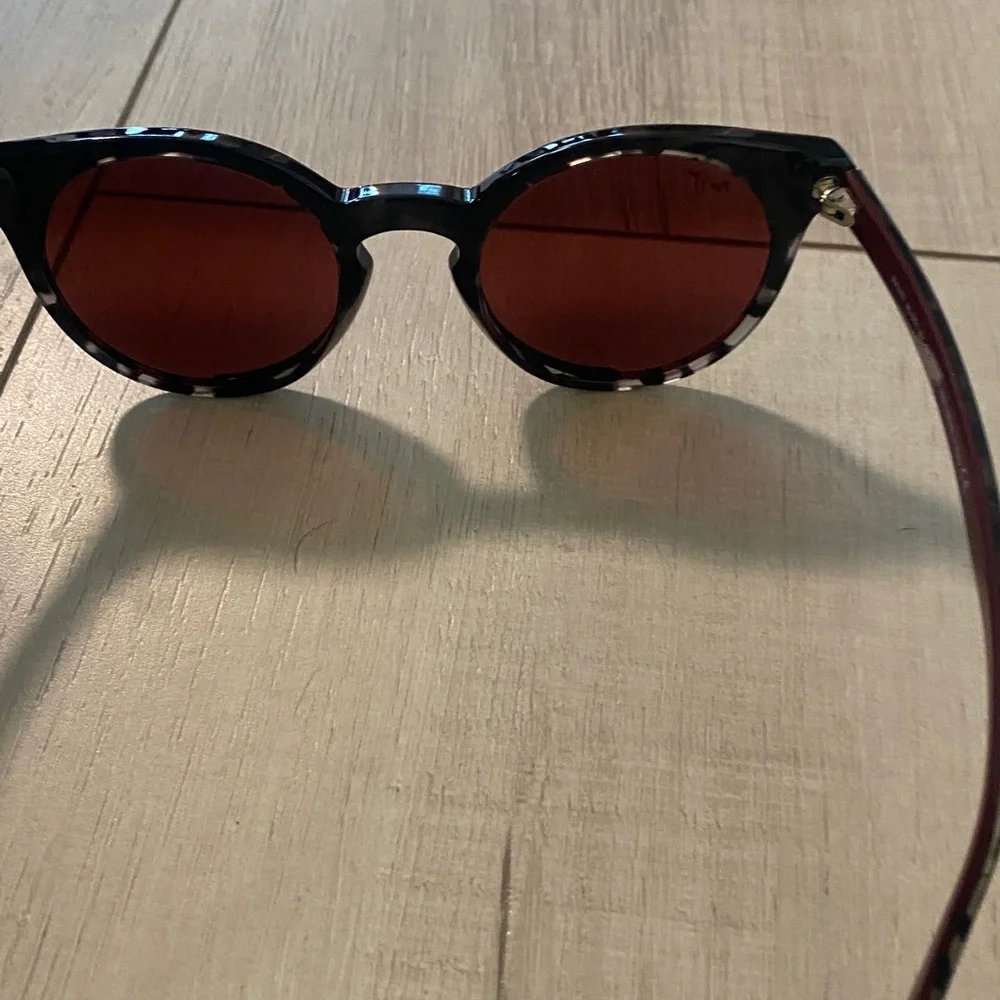 Maui Jim Upside Down Falls Burgundy - Picture 6 of 7